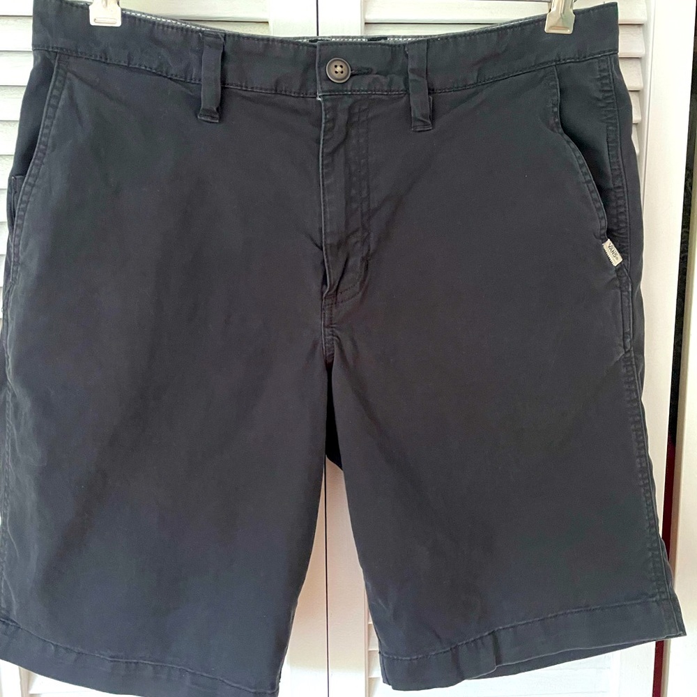 Vans -Flat front short size 32